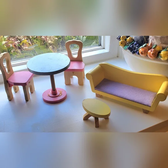 FREE WITH A PURCHASE Dollhouse Furniture Chairs Sofa/Couch Round Table End Table - Picture 1 of 1